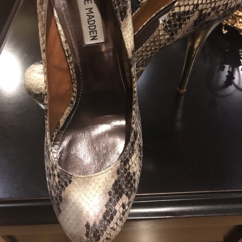 Snake skin natural color heels gently worn